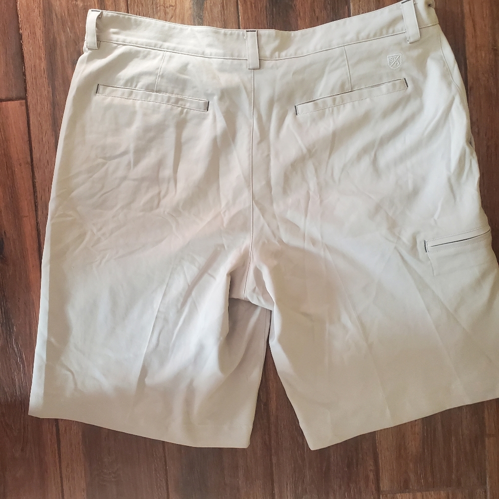 St. Andrews of Scotland  Golf Shorts   SIZE 38  Lt. Tan